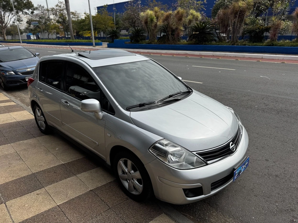 NISSAN TIIDA