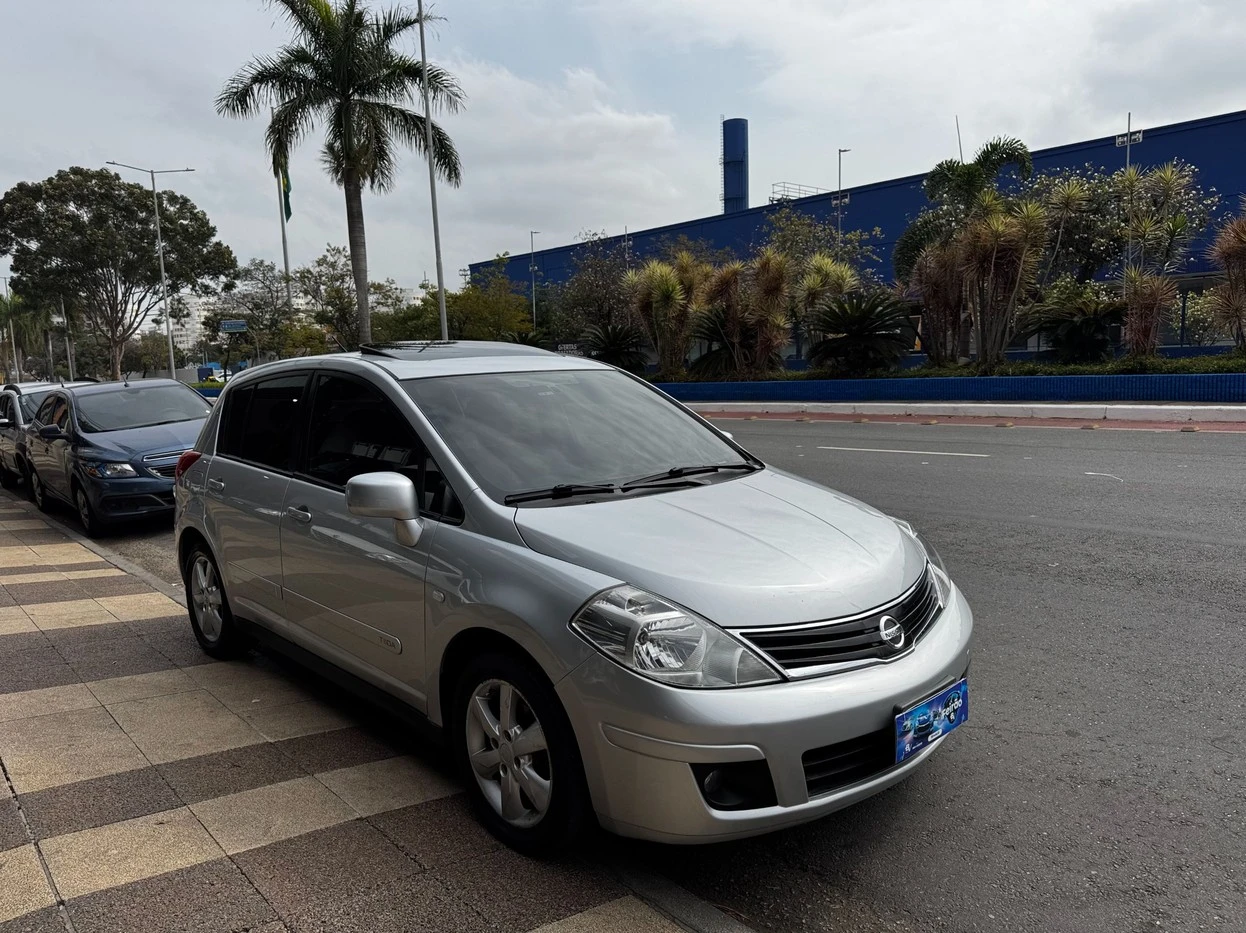 NISSAN TIIDA