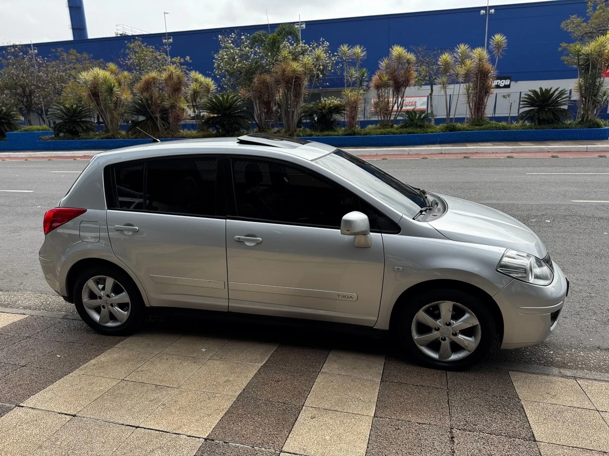 NISSAN TIIDA