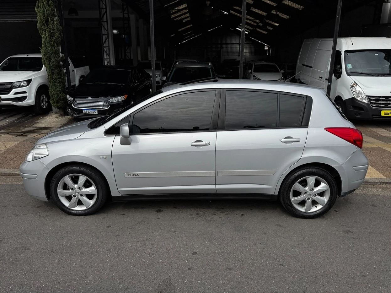 NISSAN TIIDA