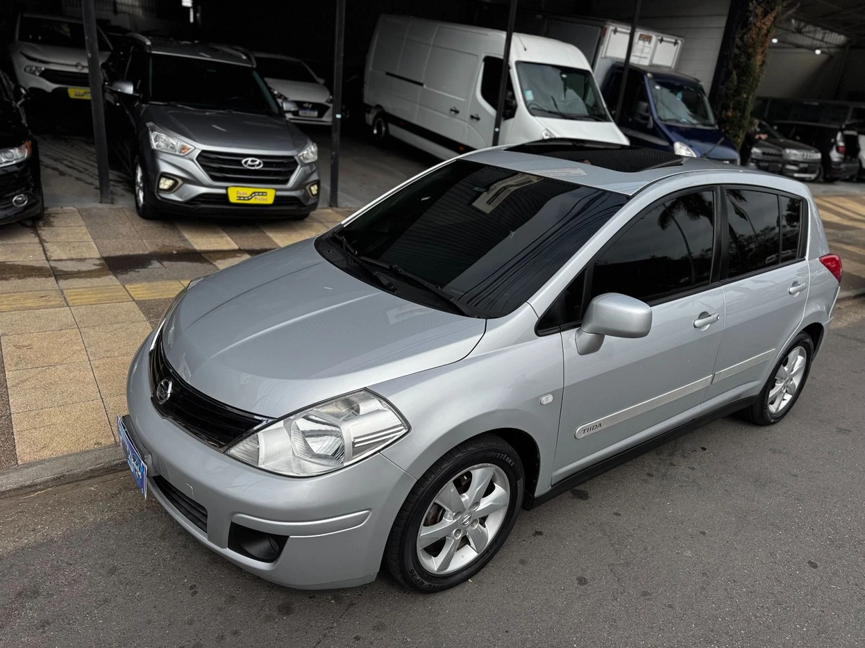NISSAN TIIDA