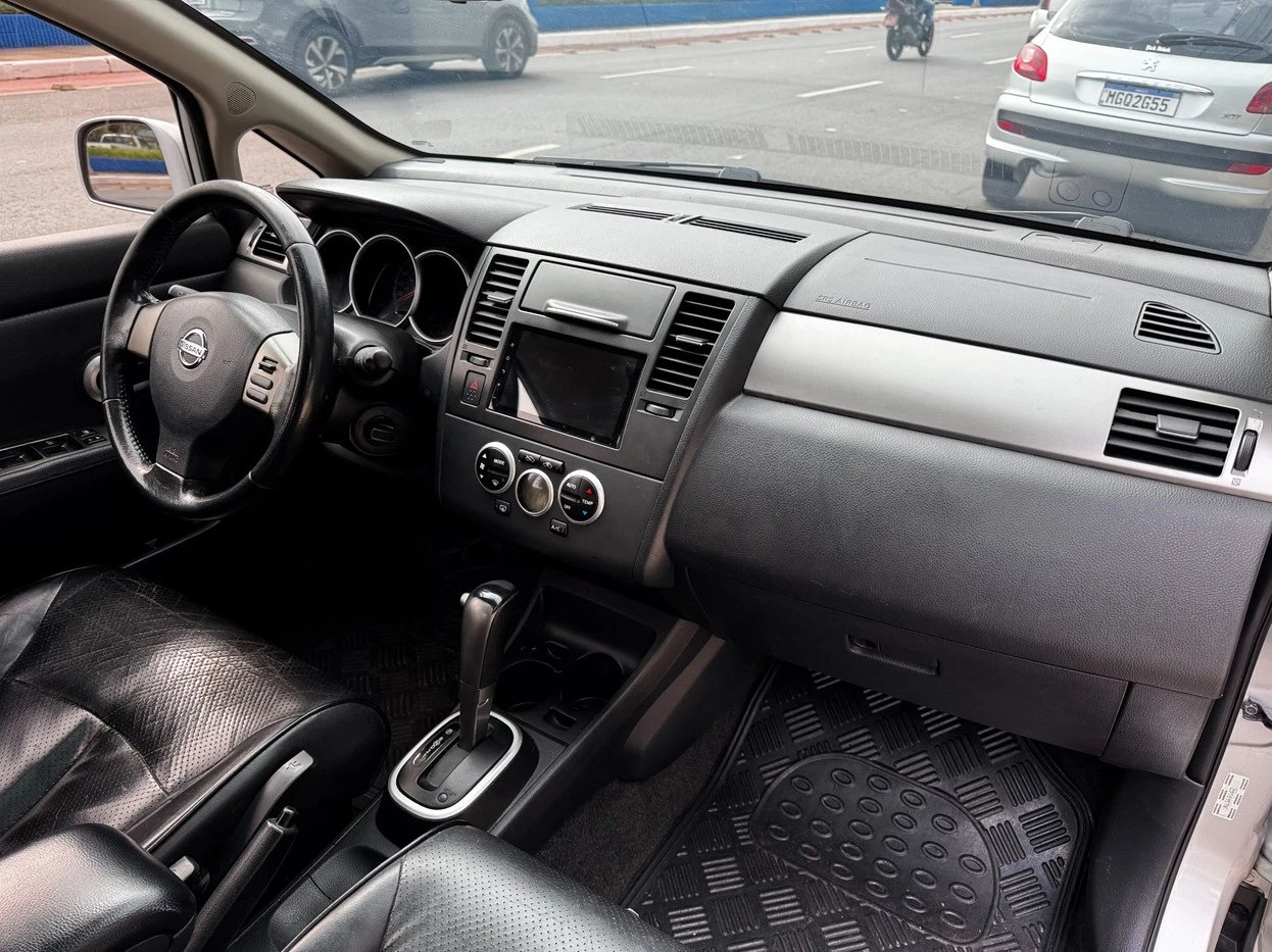 NISSAN TIIDA