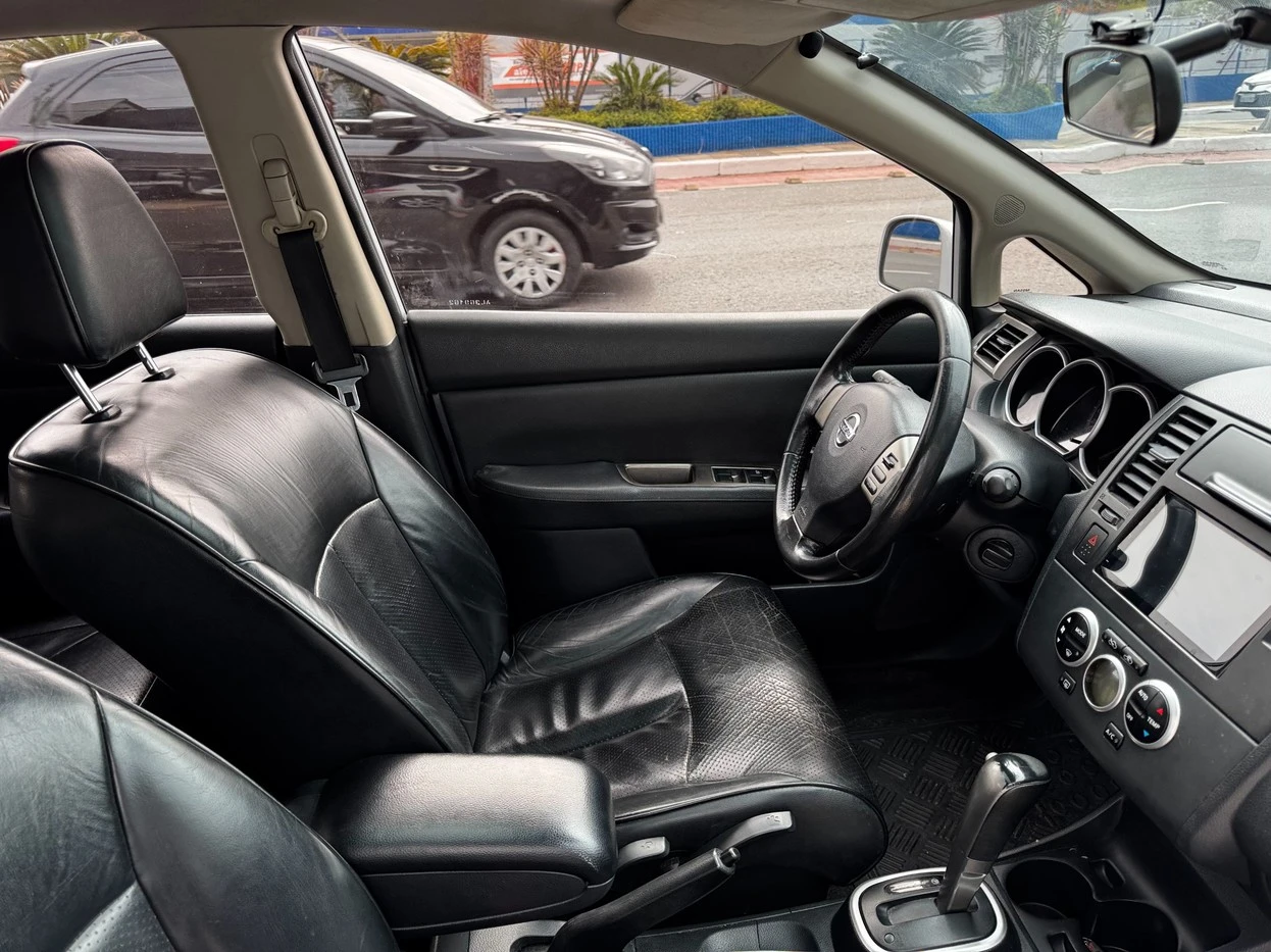 NISSAN TIIDA