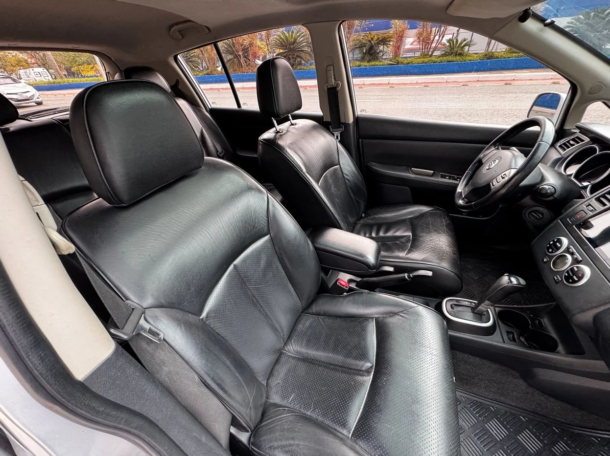 NISSAN TIIDA