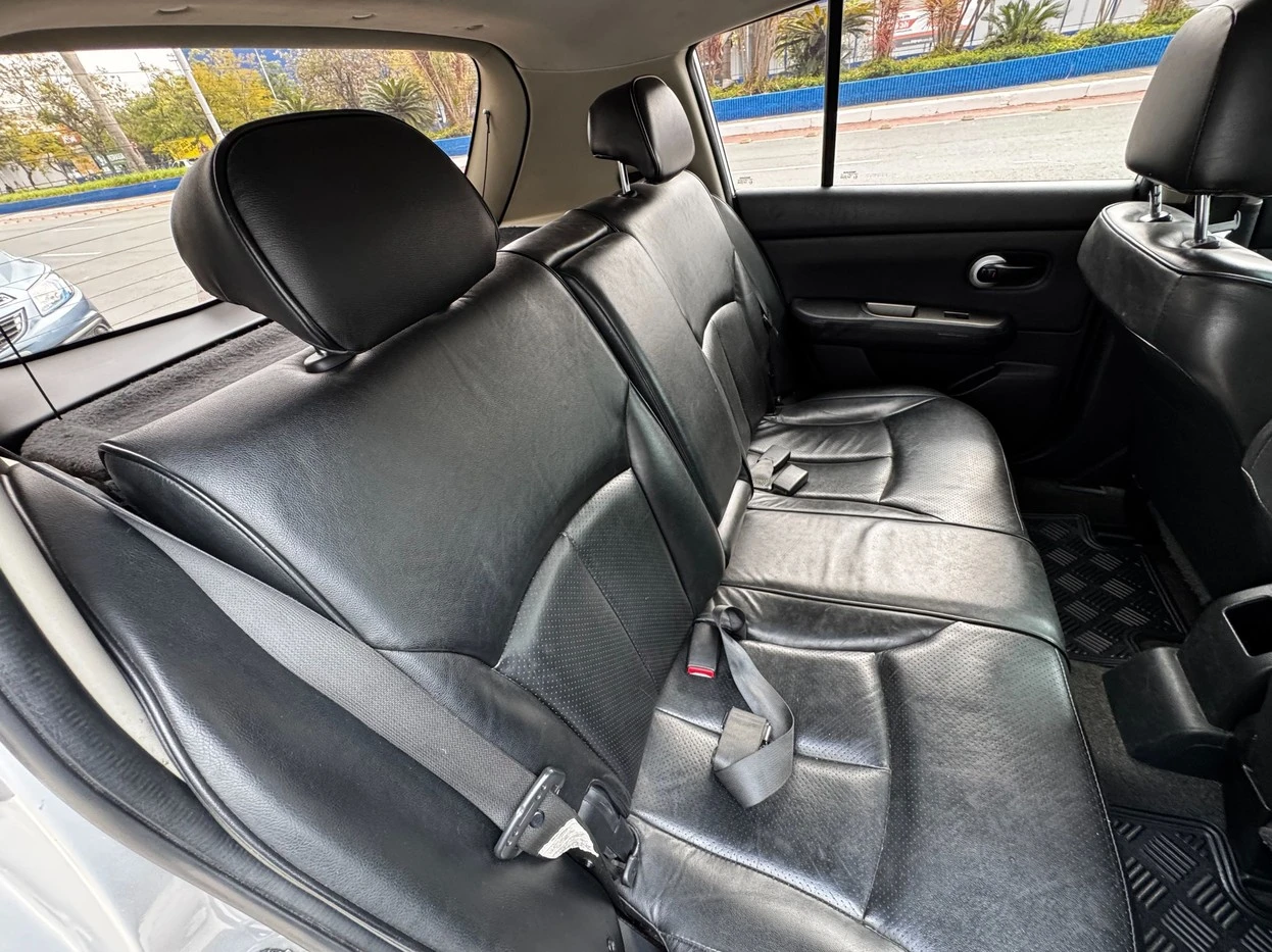 NISSAN TIIDA