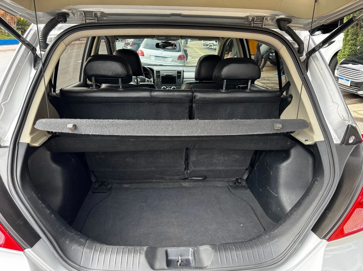 NISSAN TIIDA