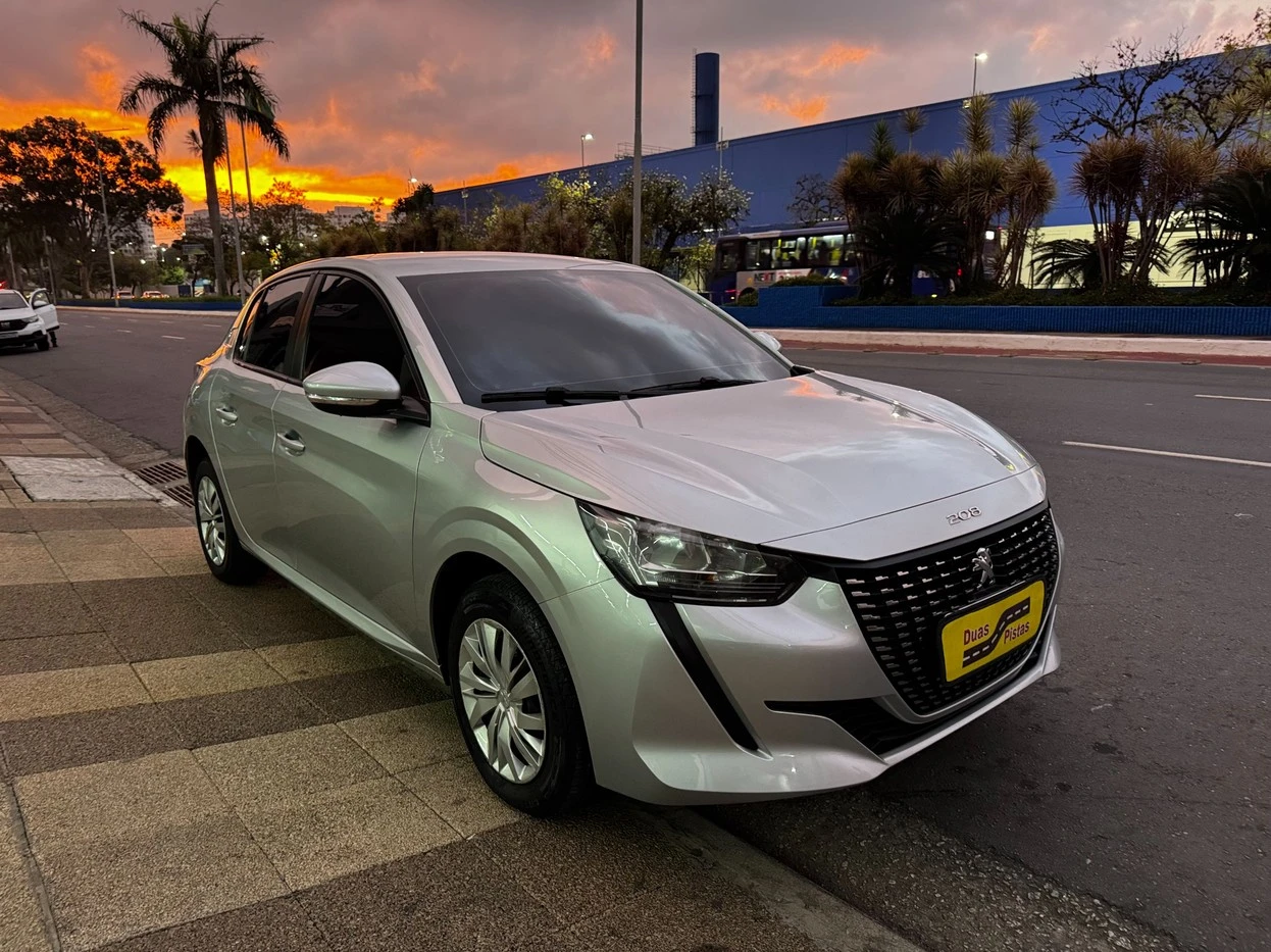 PEUGEOT 208