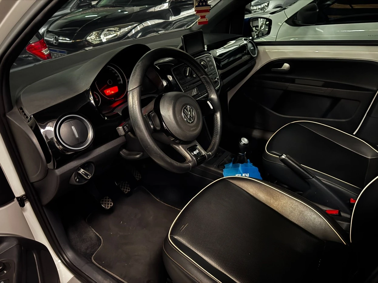 VOLKSWAGEN UP