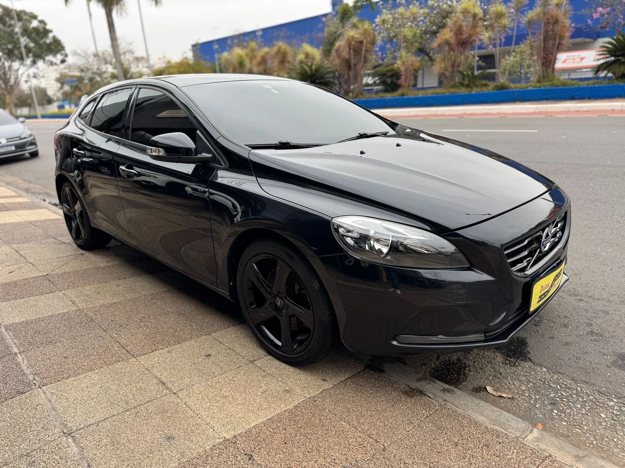 VOLVO V40