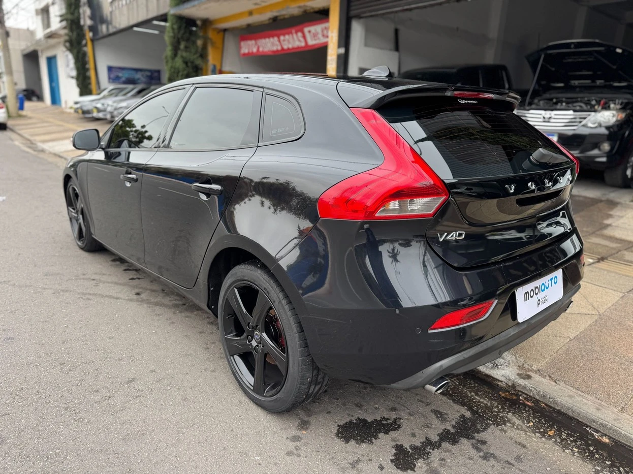 VOLVO V40