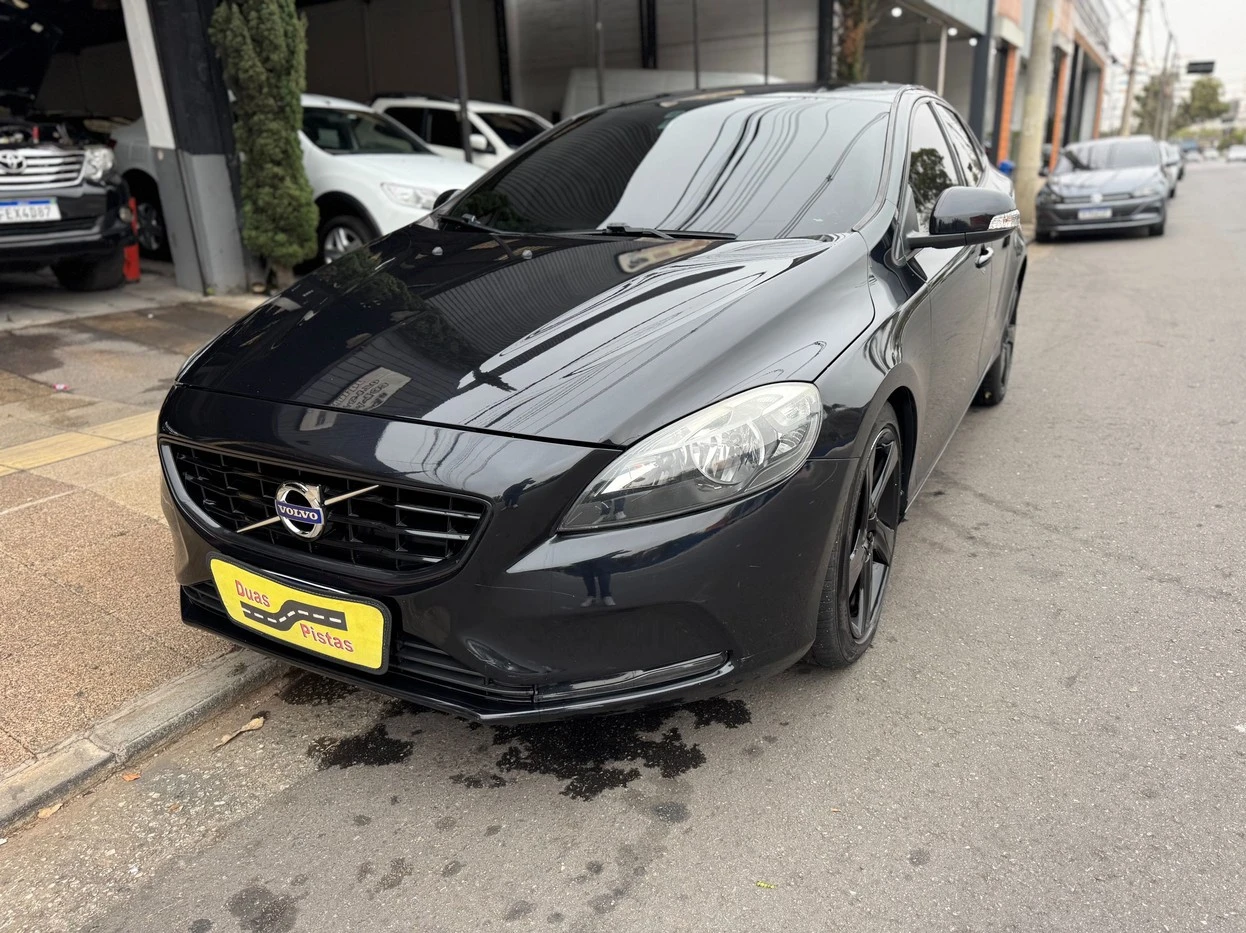 VOLVO V40