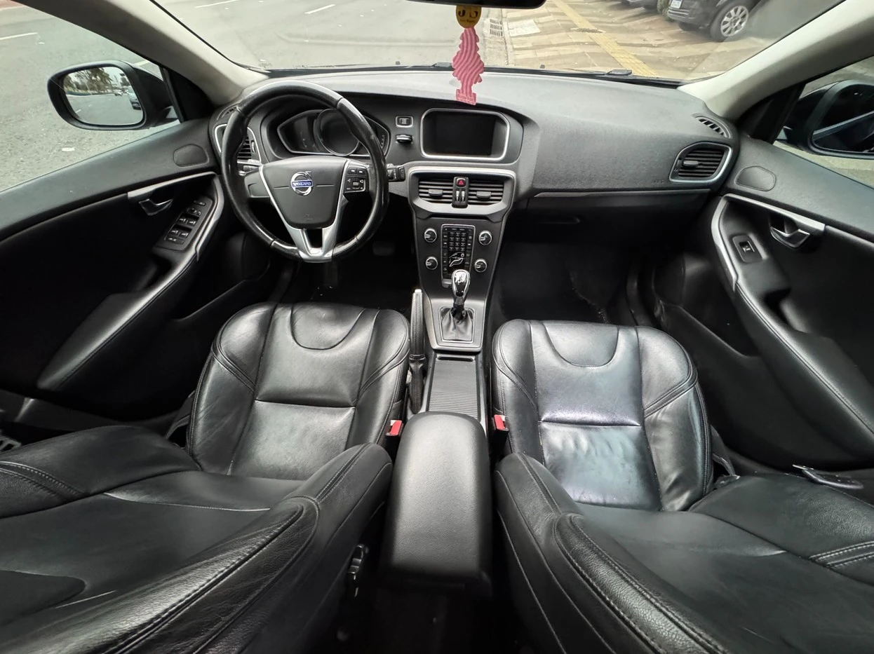 VOLVO V40