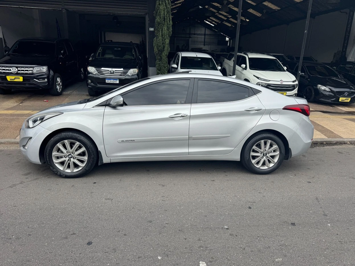 HYUNDAI ELANTRA