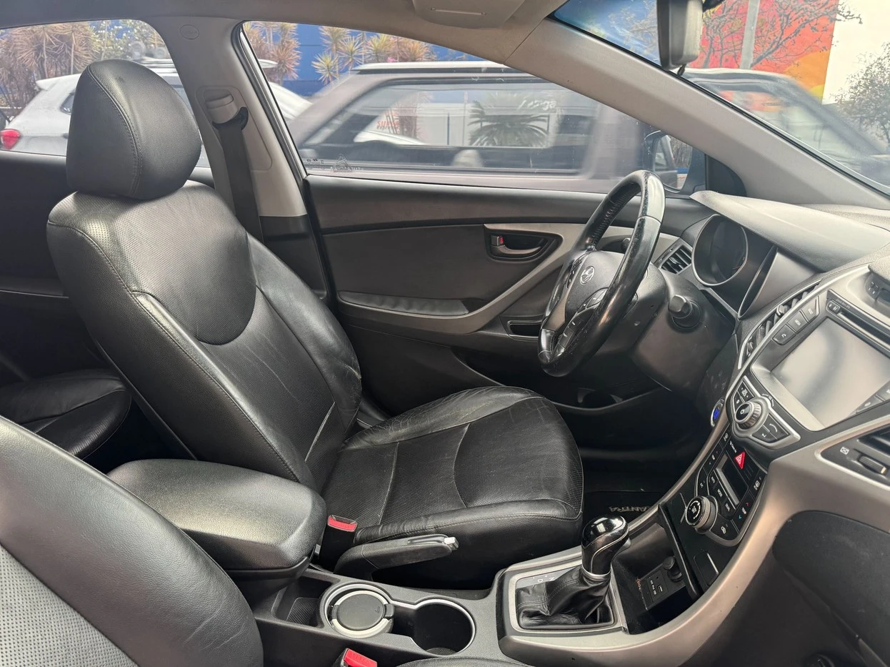 HYUNDAI ELANTRA