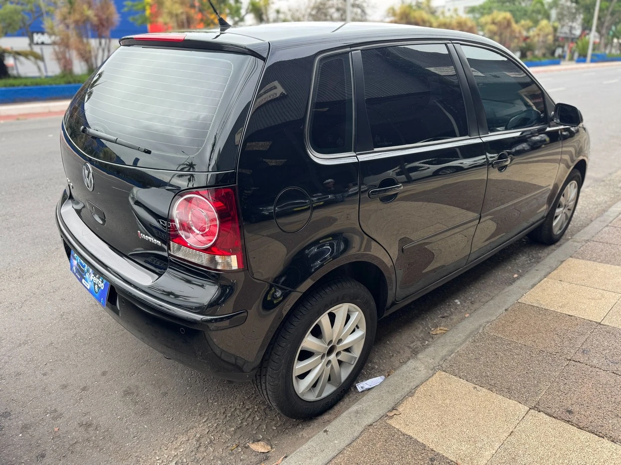VOLKSWAGEN POLO