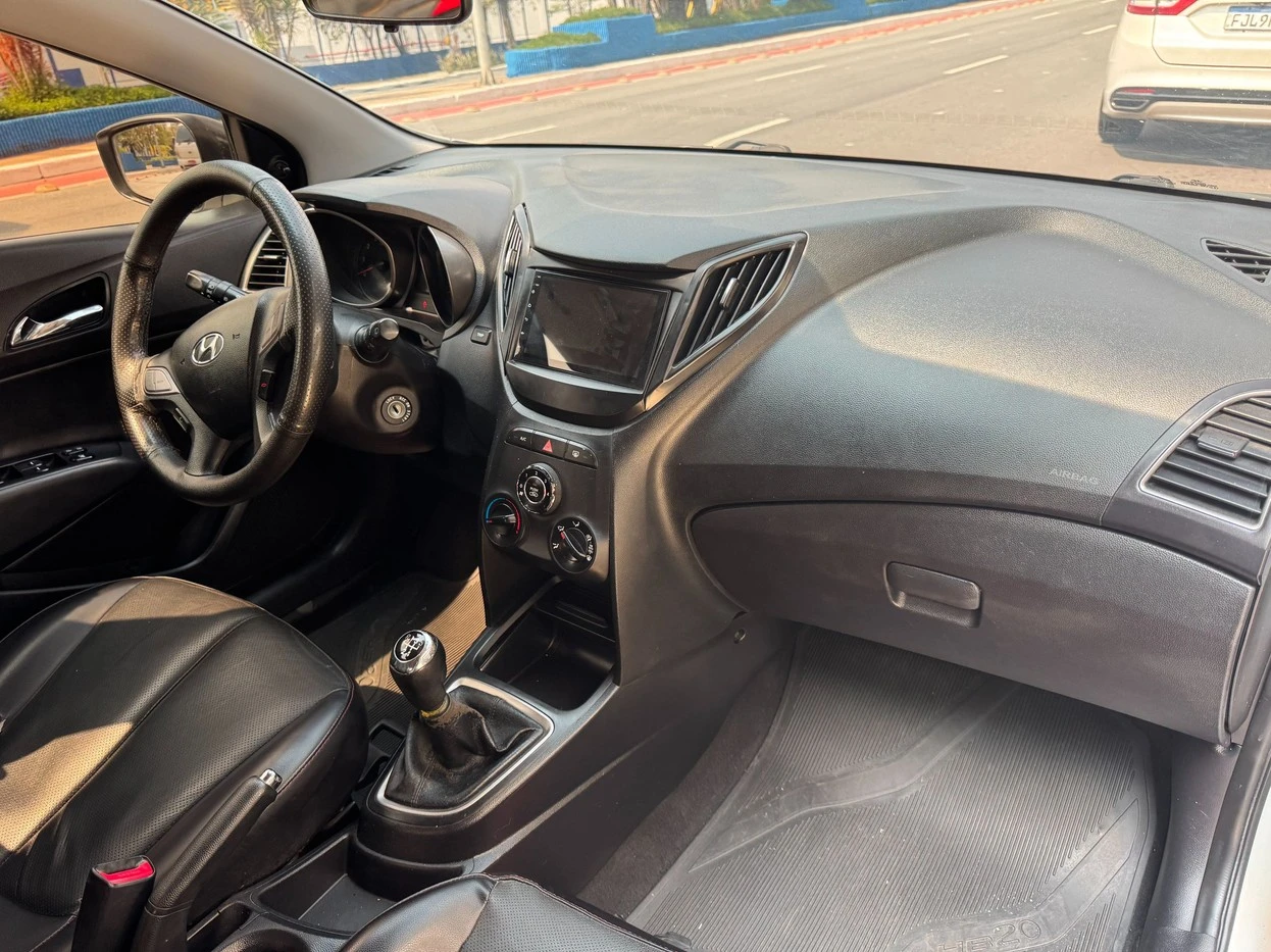 HYUNDAI HB20
