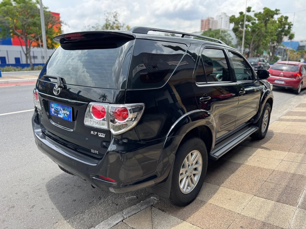 TOYOTA HILUX SW4