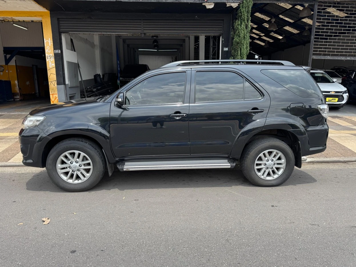 TOYOTA HILUX SW4