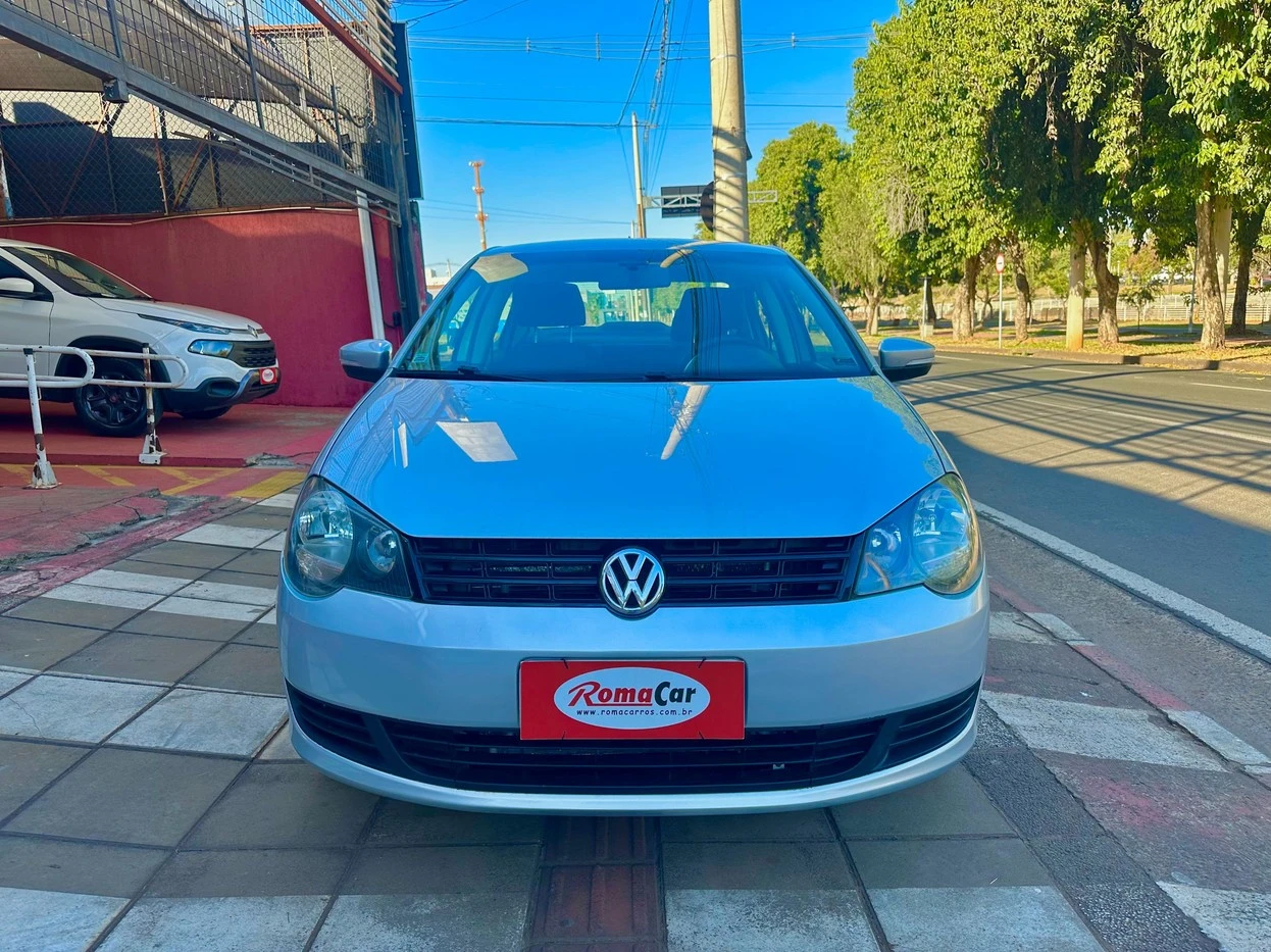 VOLKSWAGEN POLO SEDAN