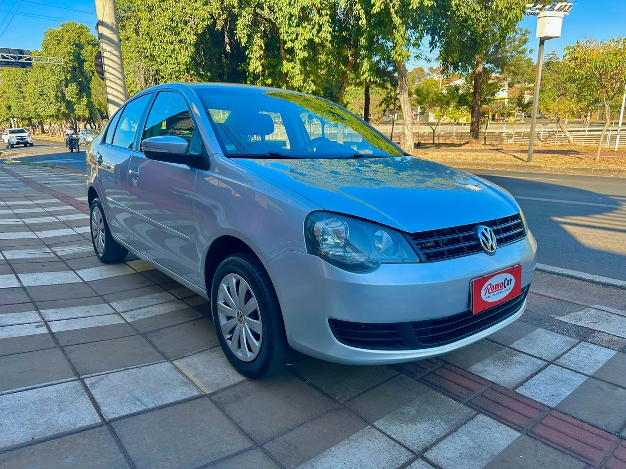 VOLKSWAGEN POLO SEDAN