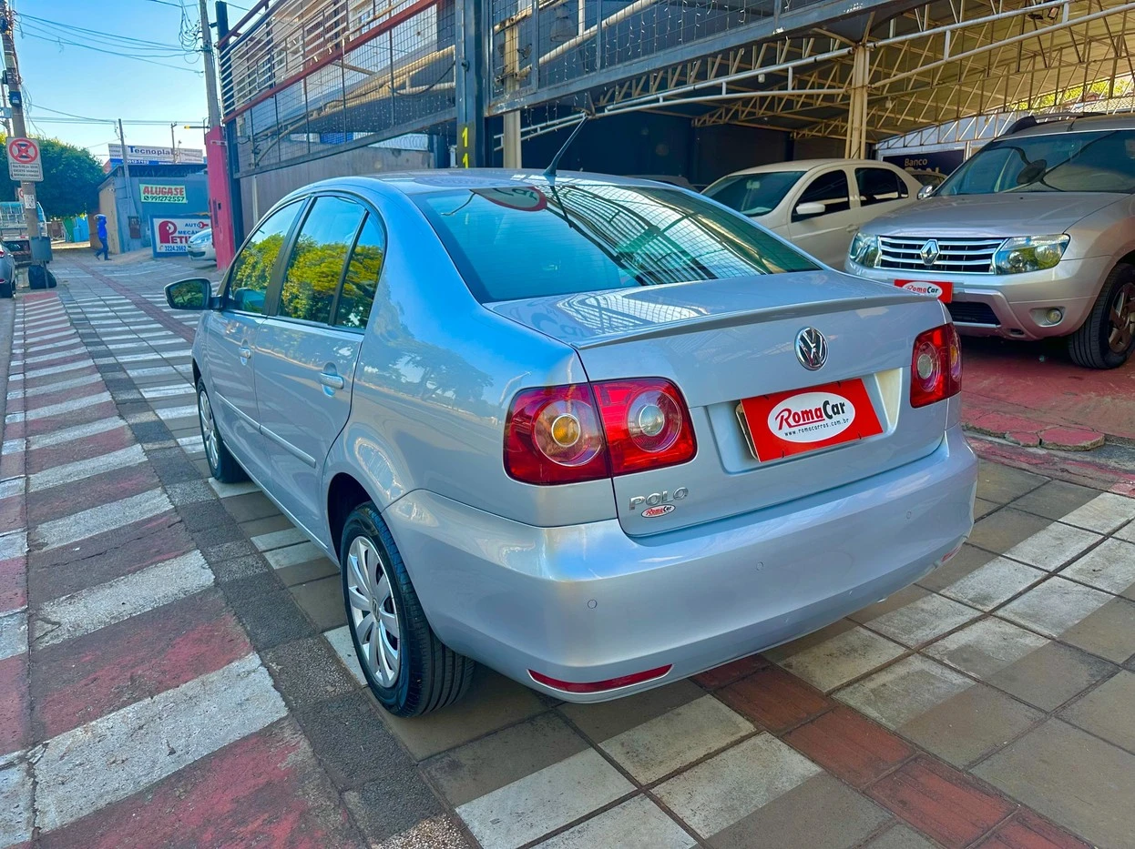 VOLKSWAGEN POLO SEDAN
