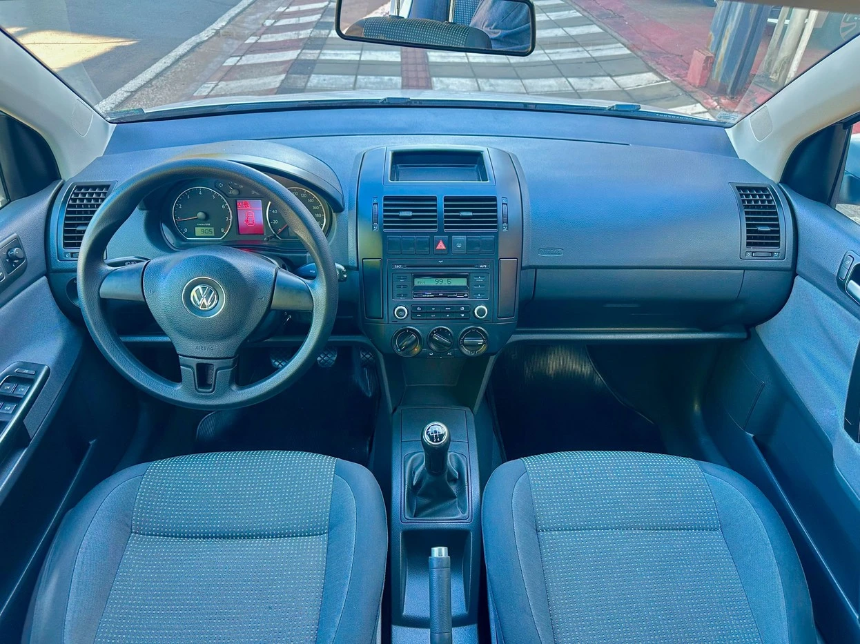 VOLKSWAGEN POLO SEDAN