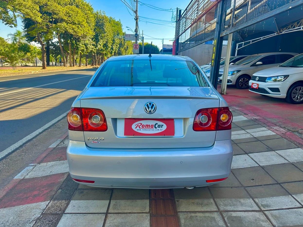VOLKSWAGEN POLO SEDAN