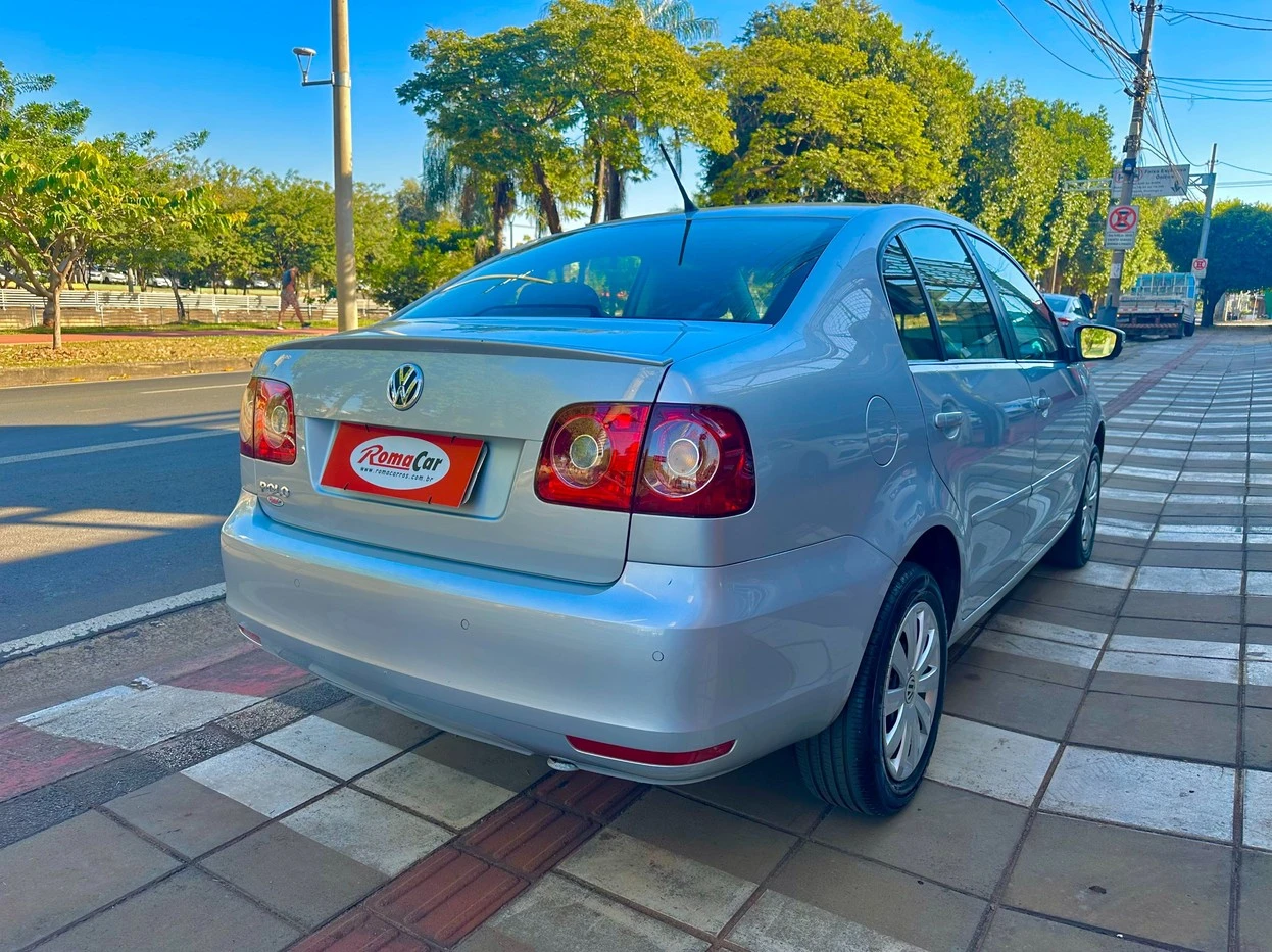 VOLKSWAGEN POLO SEDAN