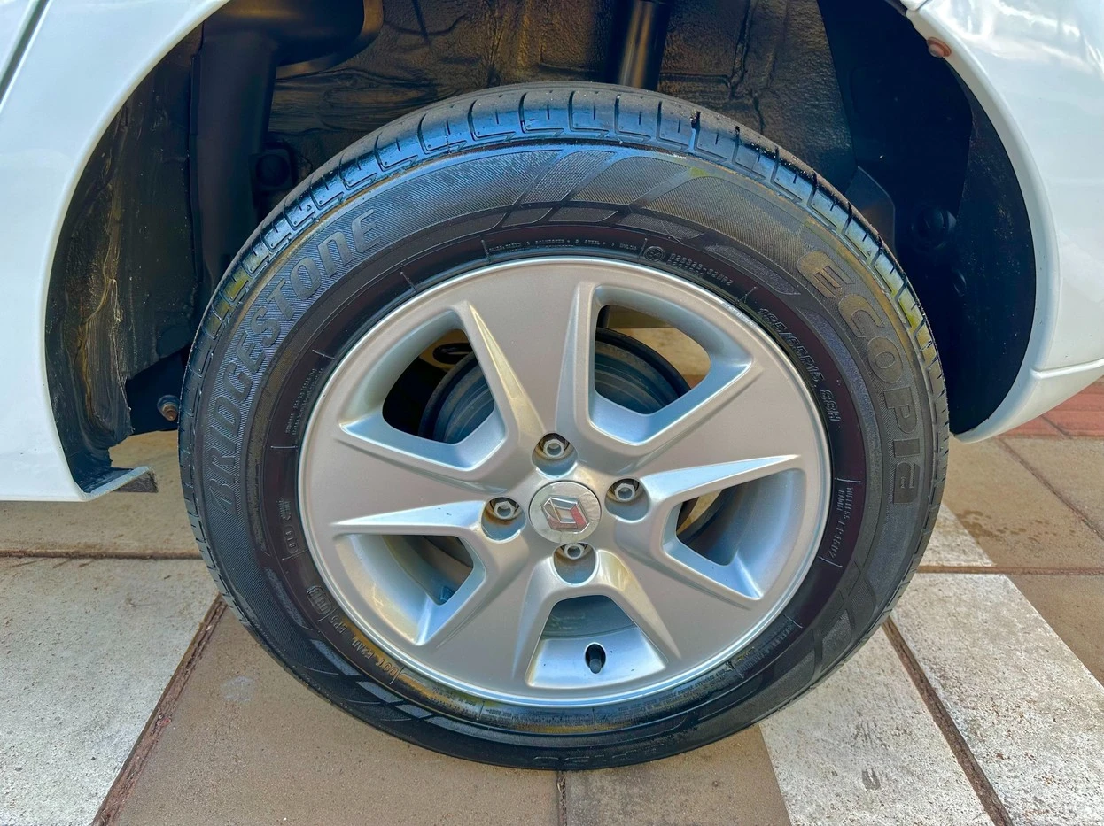RENAULT SANDERO