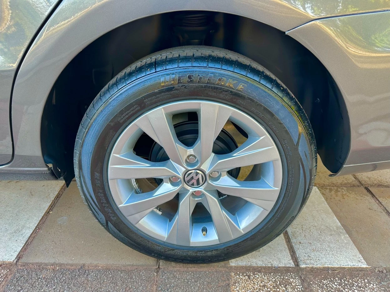 VOLKSWAGEN VOYAGE
