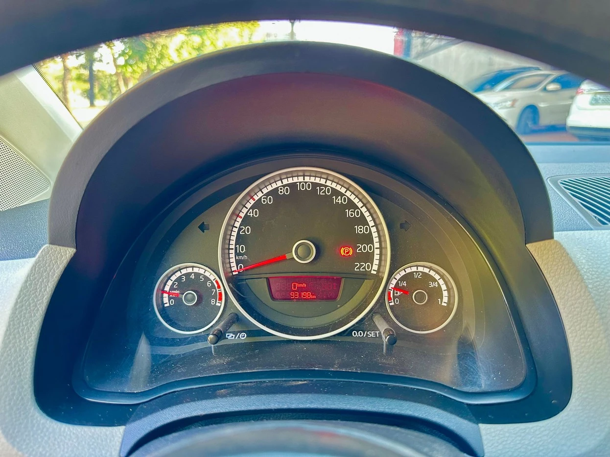 VOLKSWAGEN UP