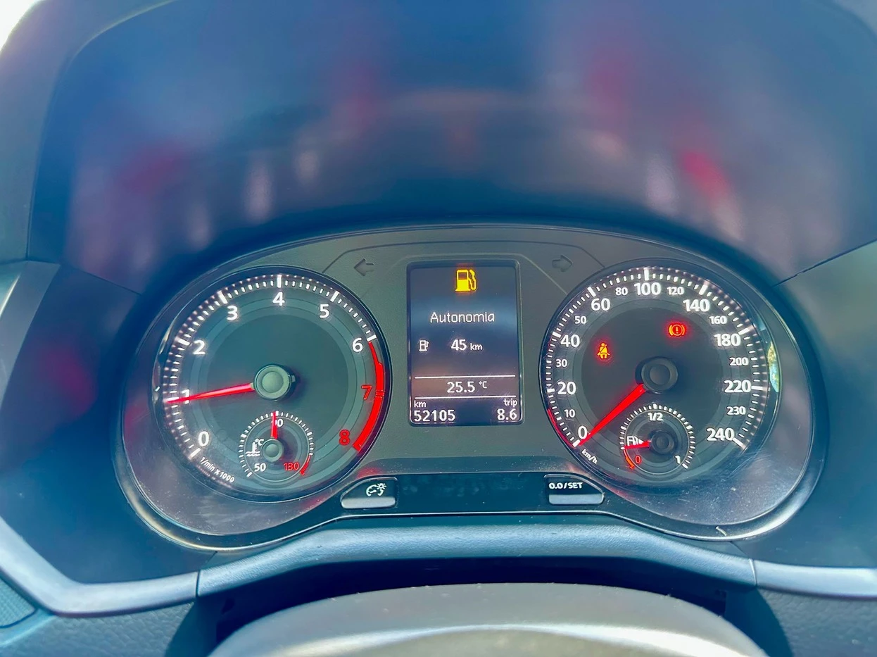 VOLKSWAGEN VOYAGE
