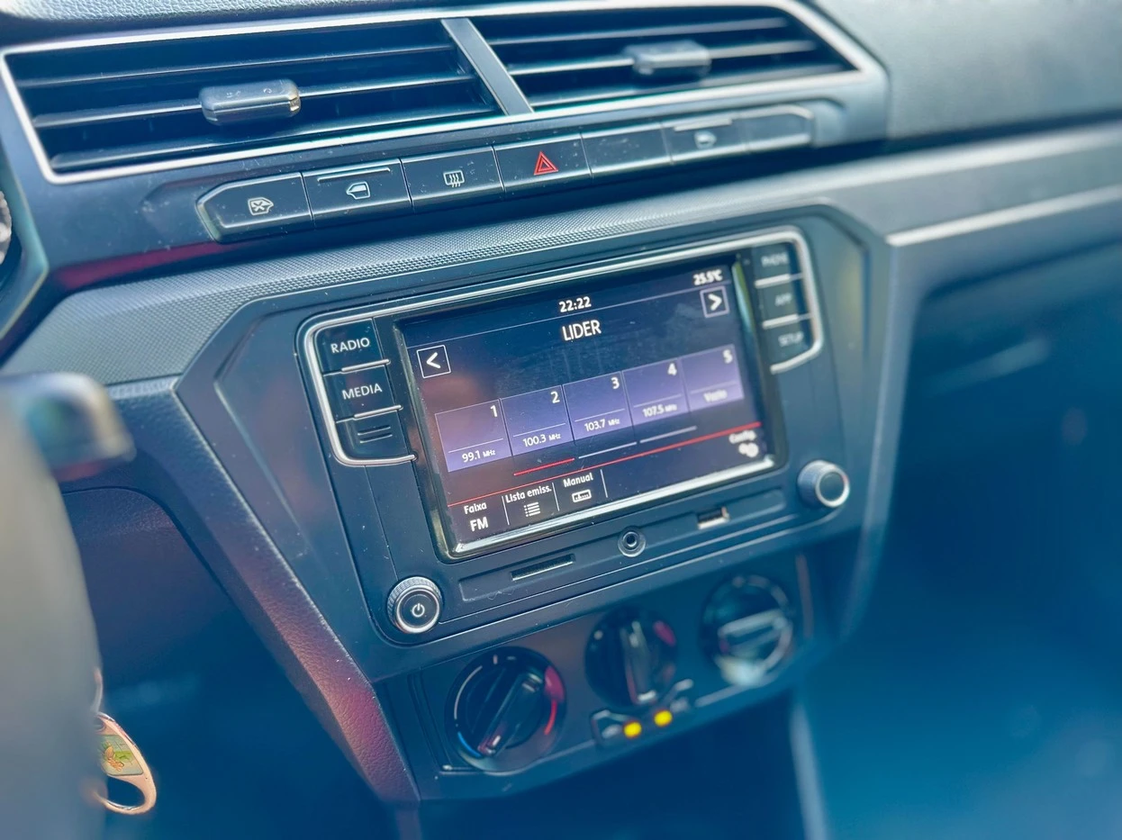 VOLKSWAGEN VOYAGE