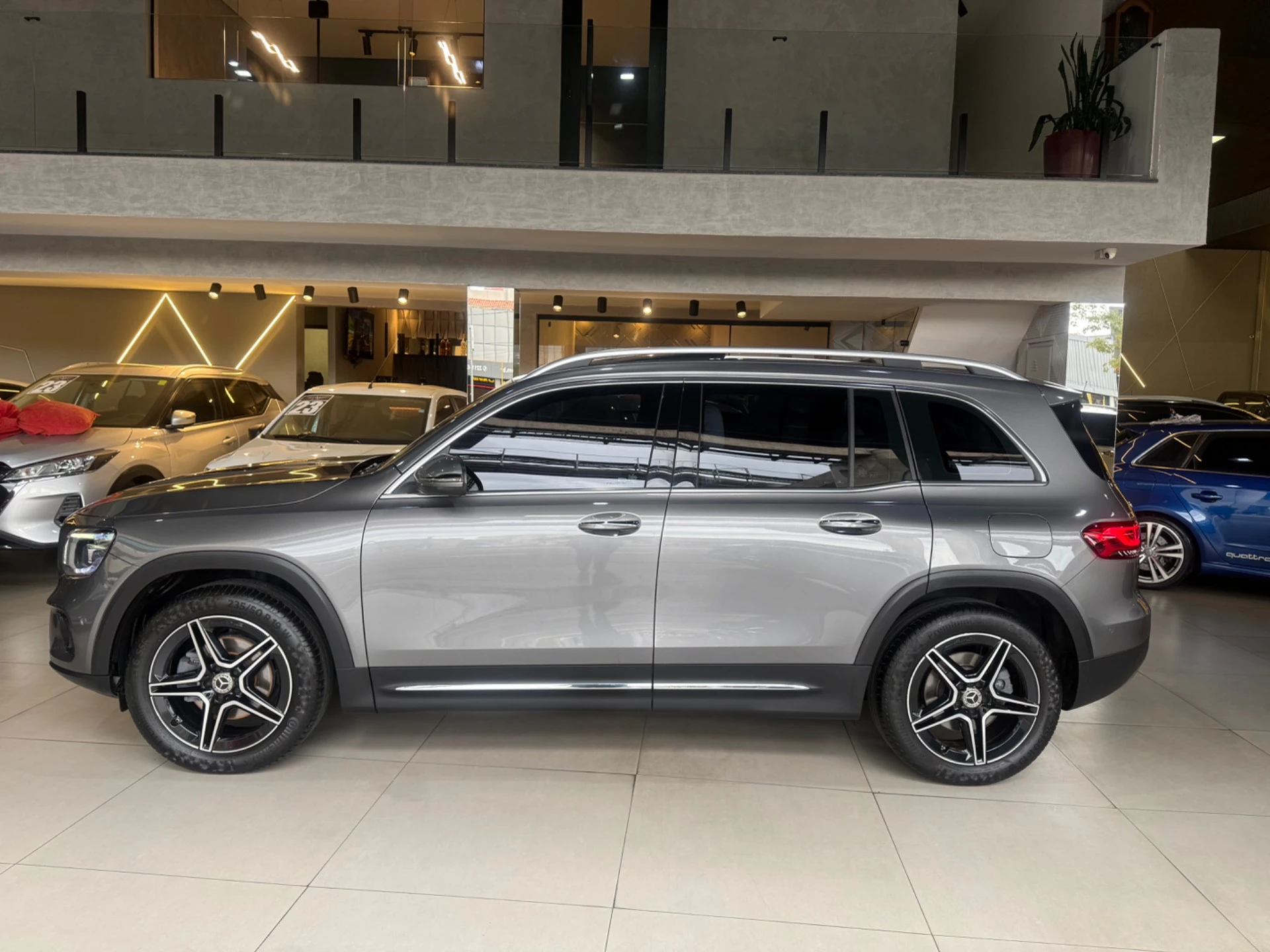MERCEDES-BENZ GLB 200