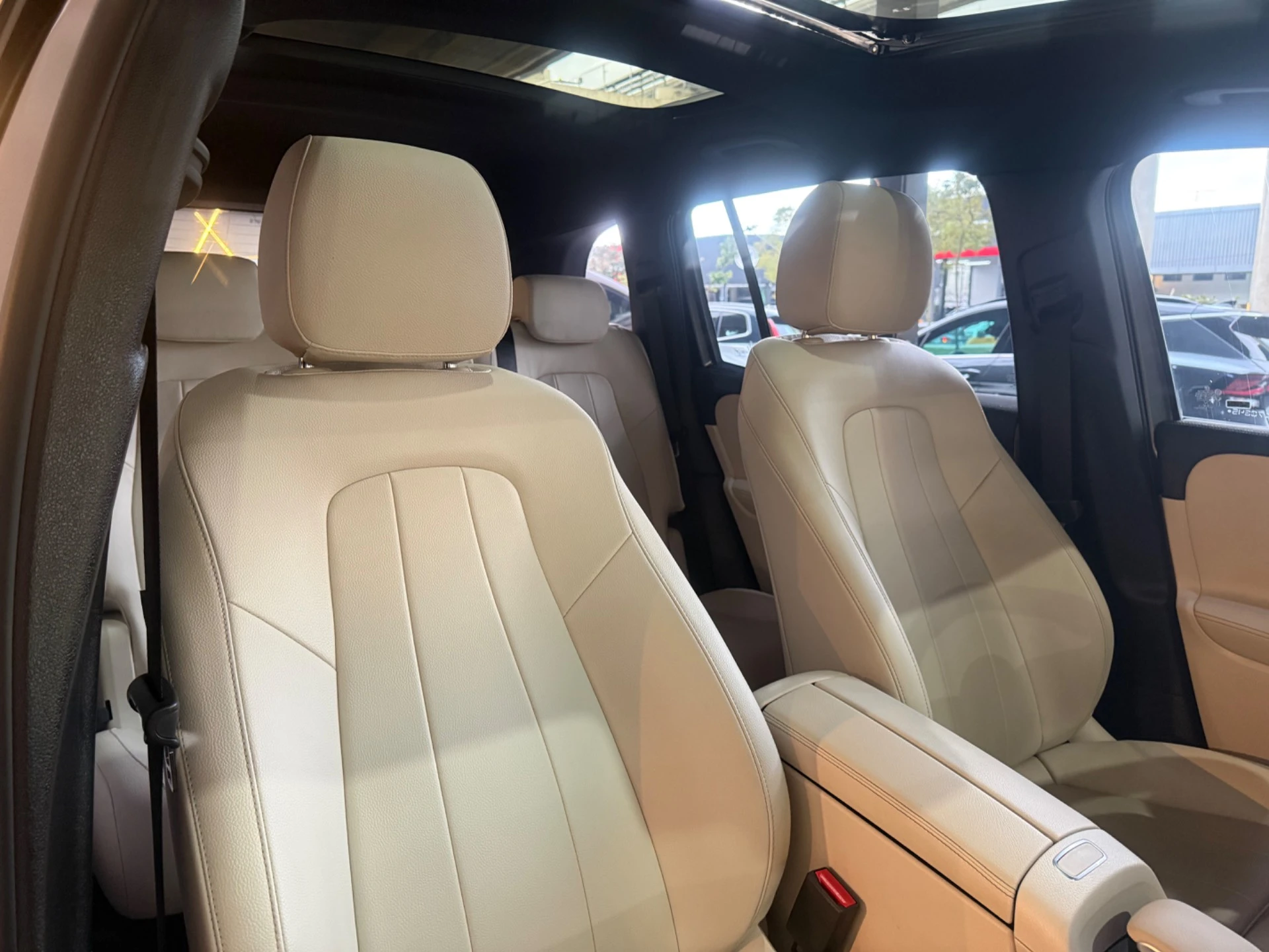 MERCEDES-BENZ GLB 200