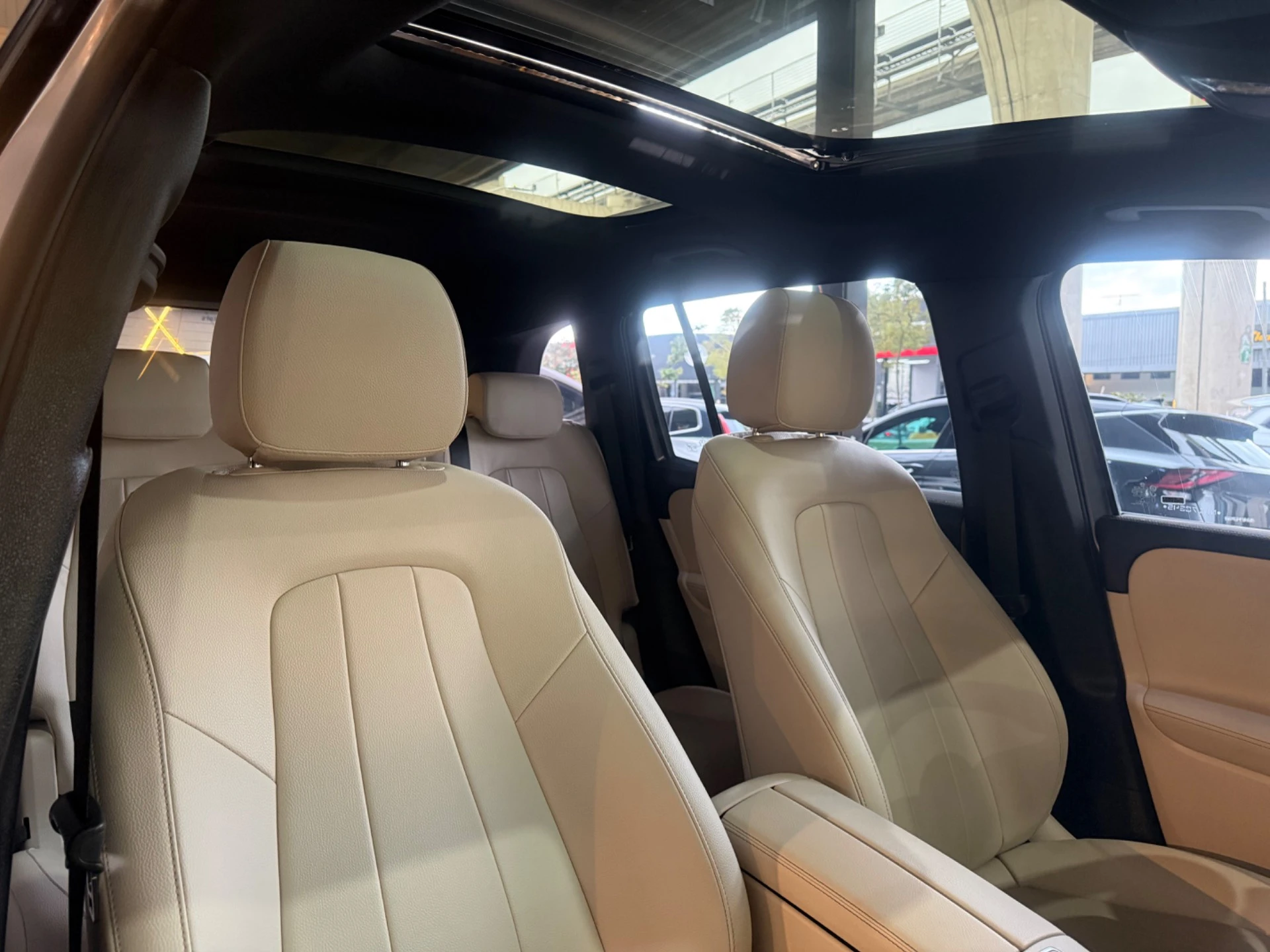 MERCEDES-BENZ GLB 200