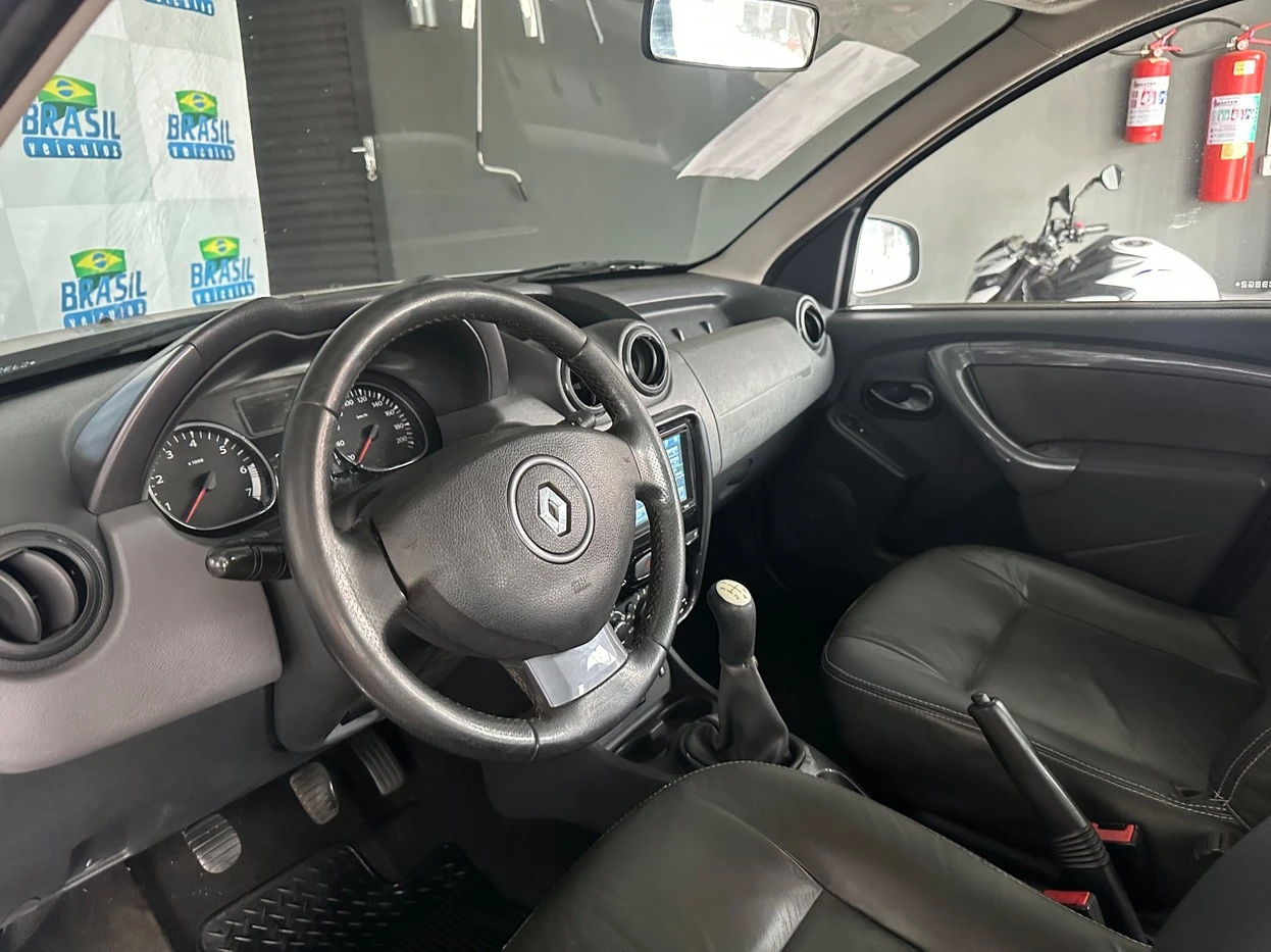RENAULT DUSTER