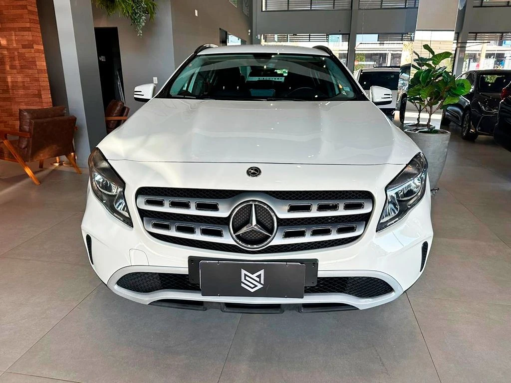 MERCEDES-BENZ GLA 200