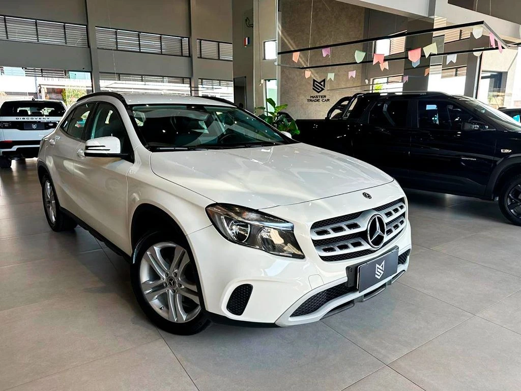 MERCEDES-BENZ GLA 200