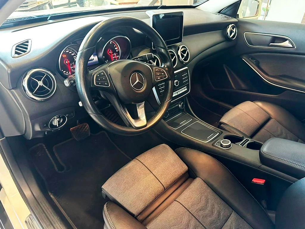 MERCEDES-BENZ GLA 200