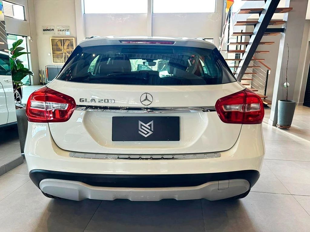 MERCEDES-BENZ GLA 200