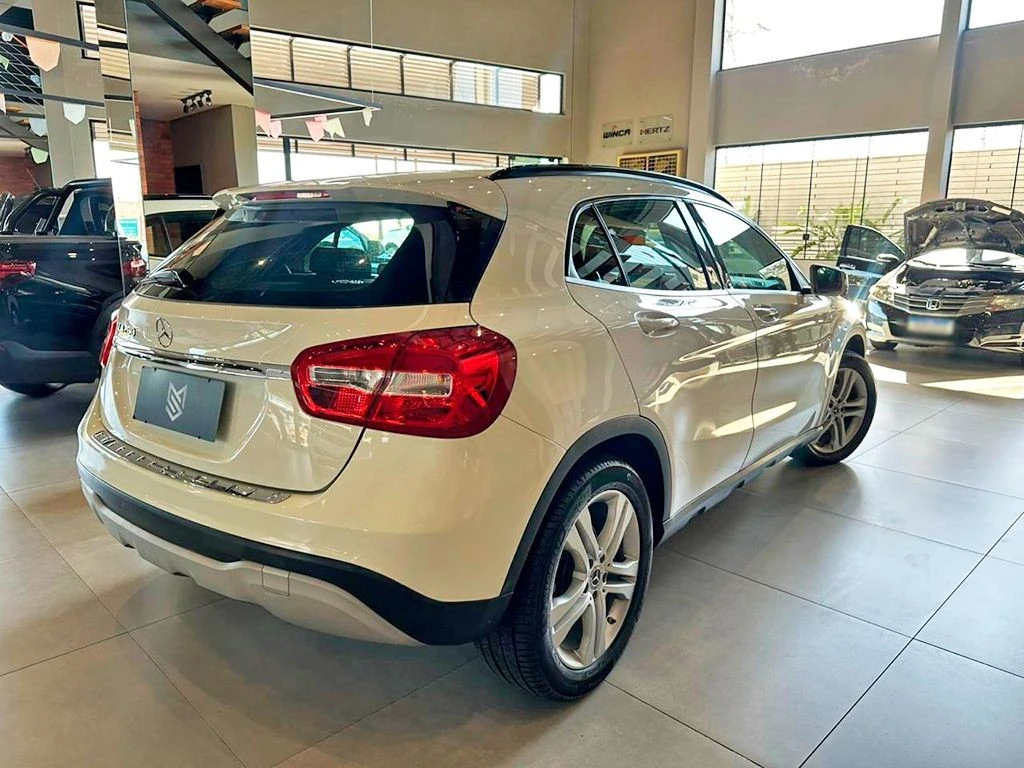 MERCEDES-BENZ GLA 200