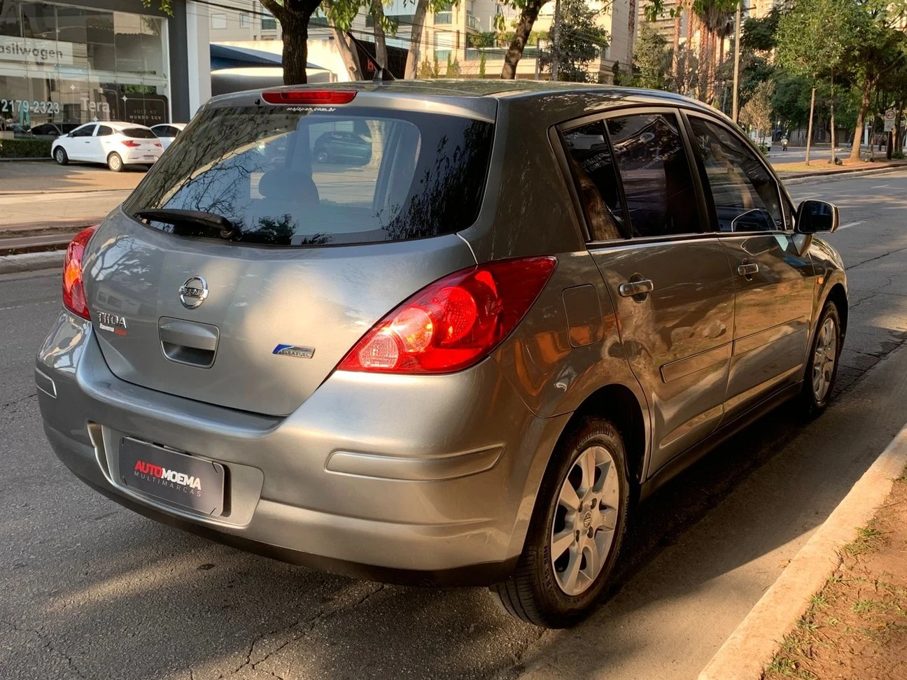 NISSAN TIIDA