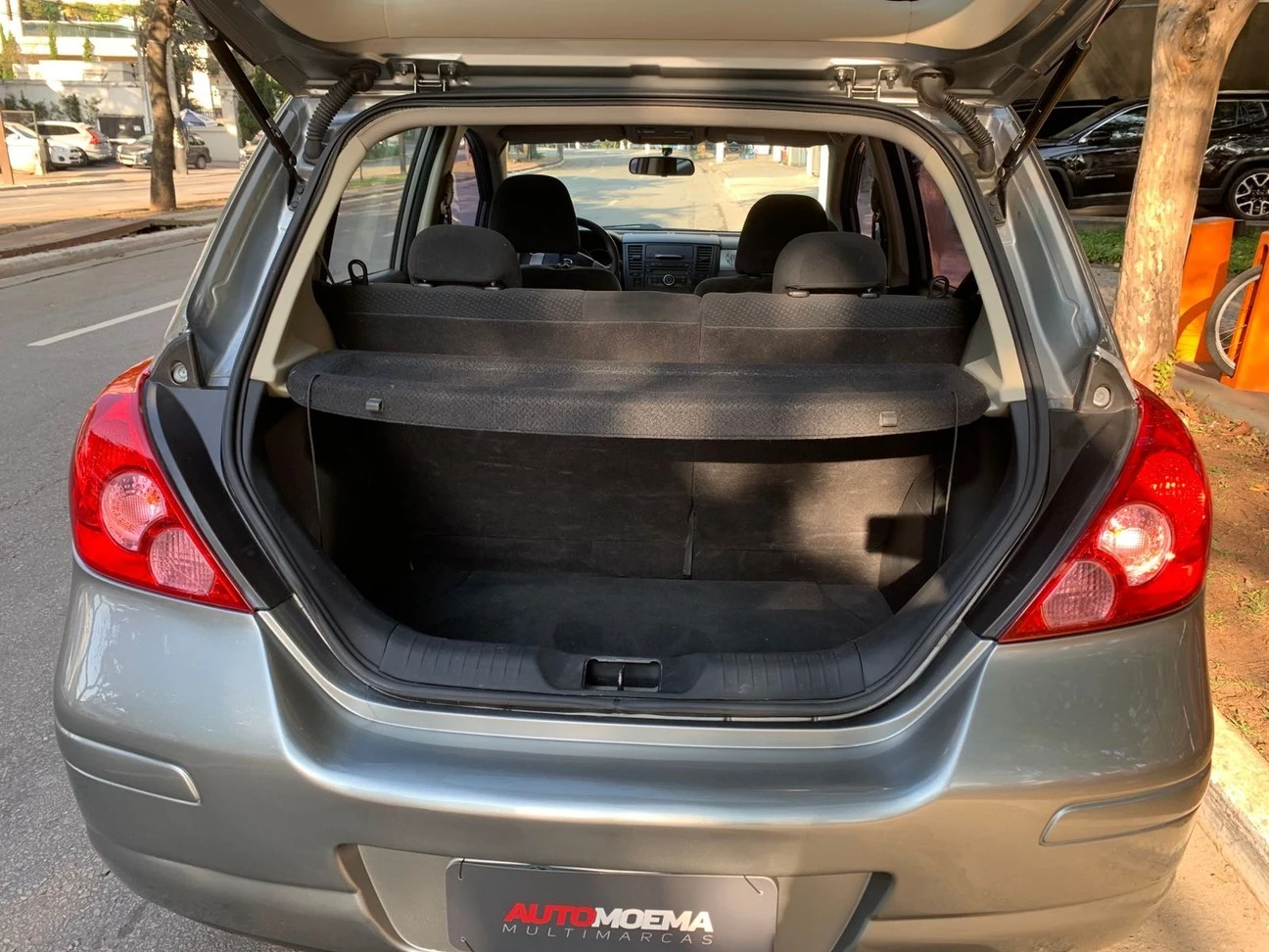 NISSAN TIIDA