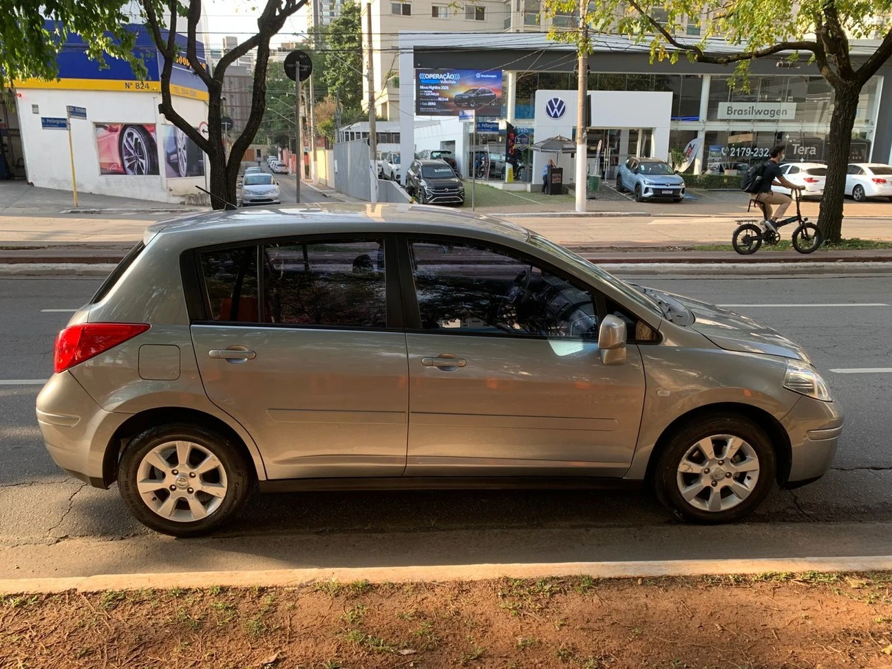 NISSAN TIIDA