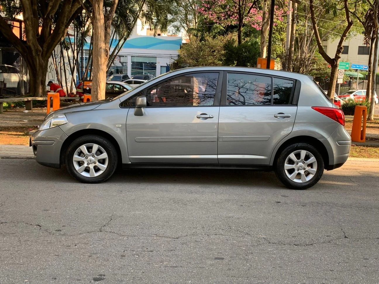 NISSAN TIIDA