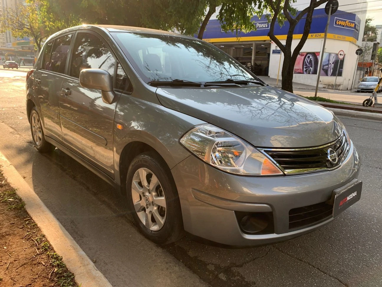 NISSAN TIIDA