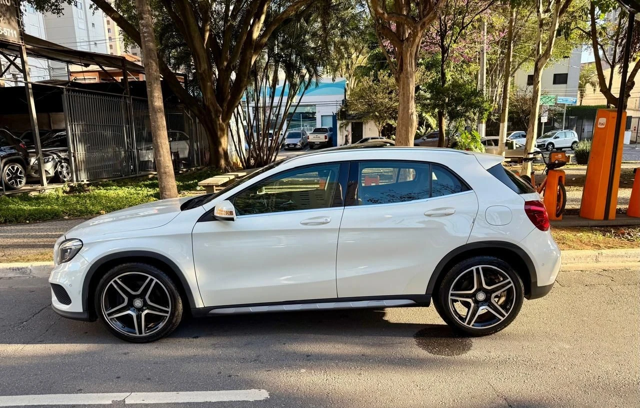 MERCEDES-BENZ GLA 250