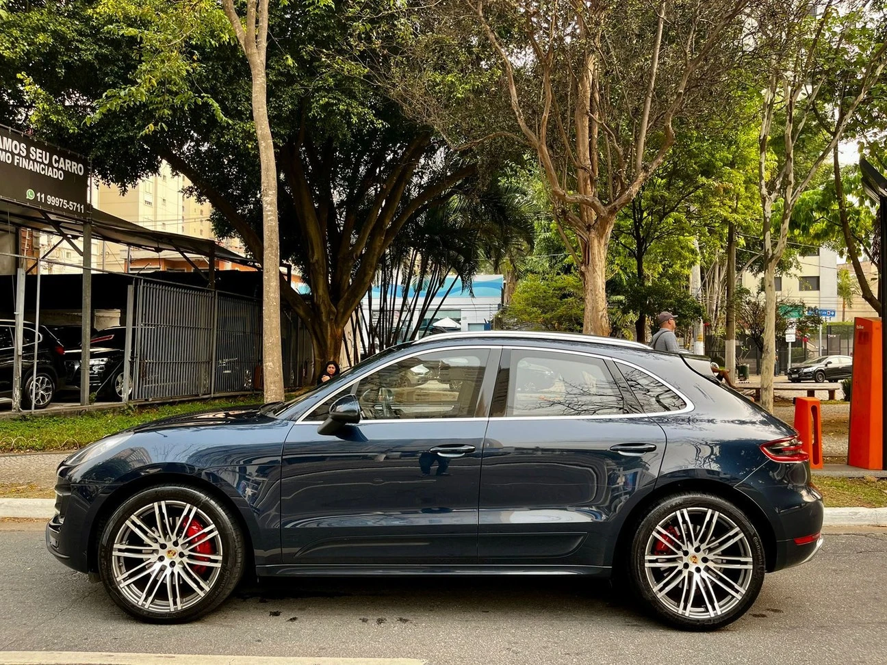PORSCHE MACAN