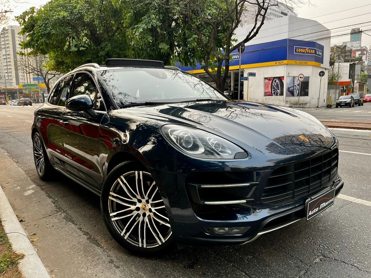 PORSCHE MACAN